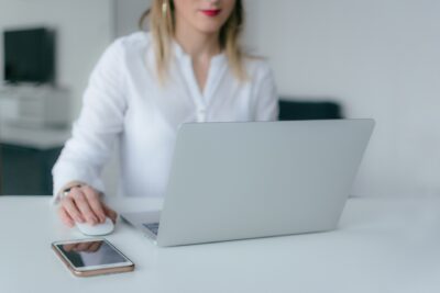 Los lectores prefieren hacer clic en un título claro y sencillo, como este